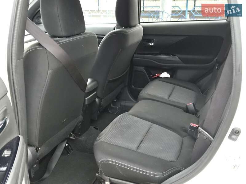 Внедорожник / Кроссовер Mitsubishi Outlander 2017 в Киеве фото 12 Внедорожник / Кроссовер Mitsubishi Outlander 2017 в Киеве