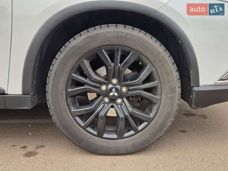 Внедорожник / Кроссовер Mitsubishi Outlander 2017 в Киеве фото 19 Внедорожник / Кроссовер Mitsubishi Outlander 2017 в Киеве