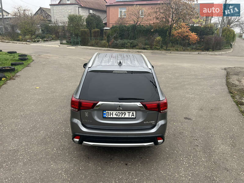 Внедорожник / Кроссовер Mitsubishi Outlander 2017 в Одессе