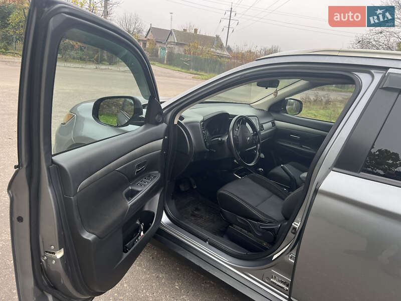 Внедорожник / Кроссовер Mitsubishi Outlander 2017 в Одессе