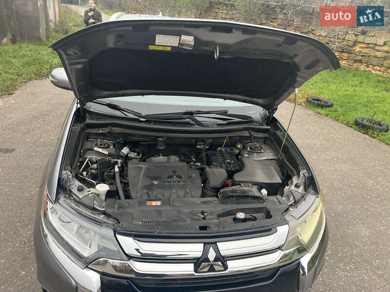 Внедорожник / Кроссовер Mitsubishi Outlander 2017 в Одессе