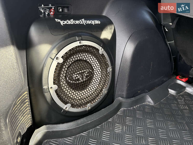 Внедорожник / Кроссовер Mitsubishi Outlander 2009 в Косове фото 17 Внедорожник / Кроссовер Mitsubishi Outlander 2009 в Косове