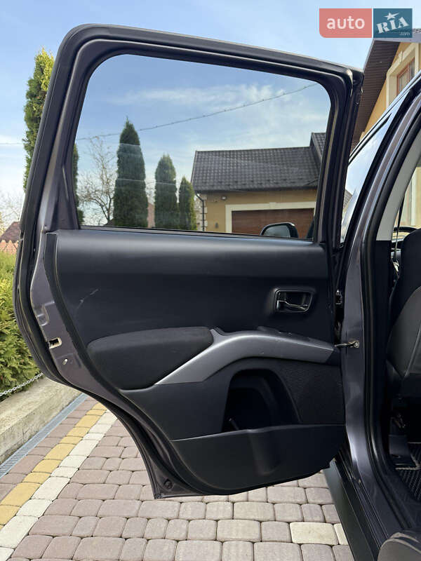 Внедорожник / Кроссовер Mitsubishi Outlander 2009 в Косове фото 19 Внедорожник / Кроссовер Mitsubishi Outlander 2009 в Косове