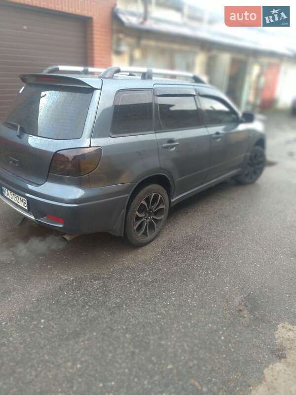 Позашляховик / Кросовер Mitsubishi Outlander 2004 в Києві