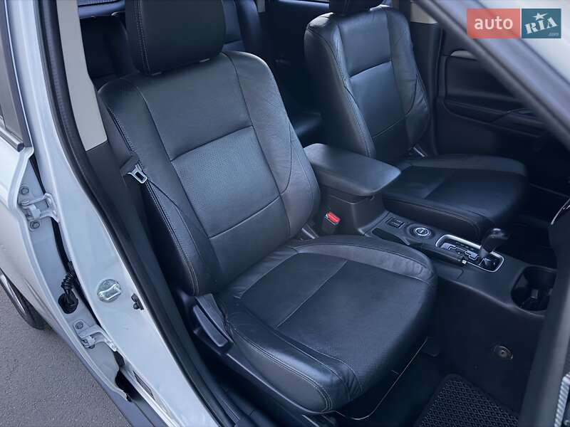 Позашляховик / Кросовер Mitsubishi Outlander 2012 в Дніпрі