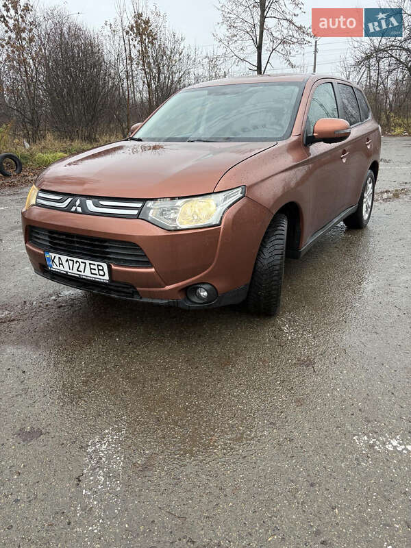 Позашляховик / Кросовер Mitsubishi Outlander 2013 в Івано-Франківську фото Позашляховик / Кросовер Mitsubishi Outlander 2013 в Івано-Франківську