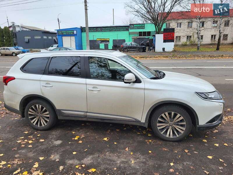 Внедорожник / Кроссовер Mitsubishi Outlander 2020 в Черкассах
