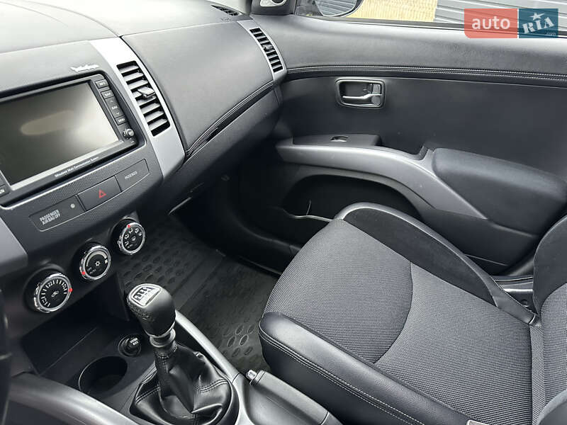 Позашляховик / Кросовер Mitsubishi Outlander 2011 в Миргороді фото 18 Позашляховик / Кросовер Mitsubishi Outlander 2011 в Миргороді
