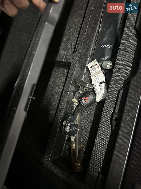 Позашляховик / Кросовер Mitsubishi Outlander 2011 в Миргороді фото 33 Позашляховик / Кросовер Mitsubishi Outlander 2011 в Миргороді