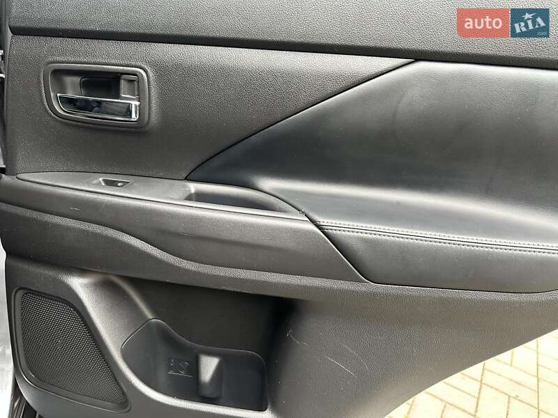 Внедорожник / Кроссовер Mitsubishi Outlander 2019 в Одессе