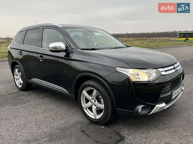 Позашляховик / Кросовер Mitsubishi Outlander 2015 в Вінниці