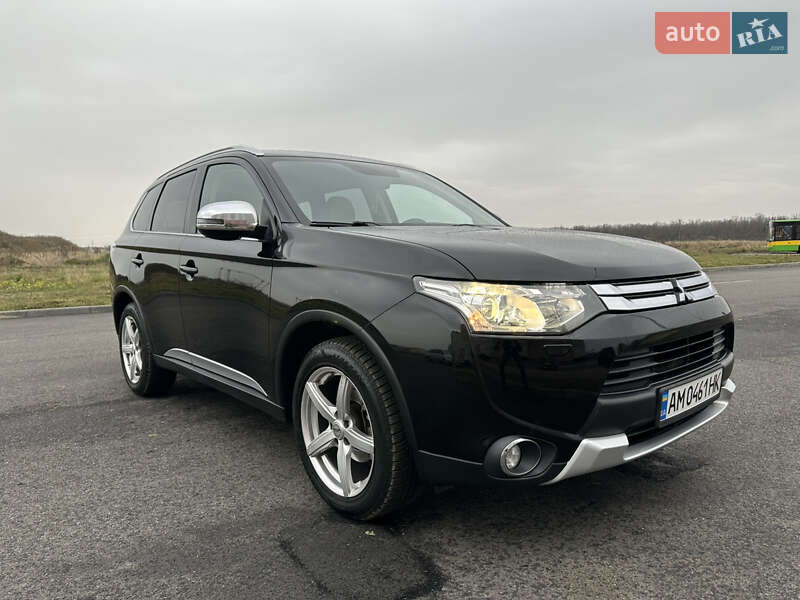 Позашляховик / Кросовер Mitsubishi Outlander 2015 в Вінниці