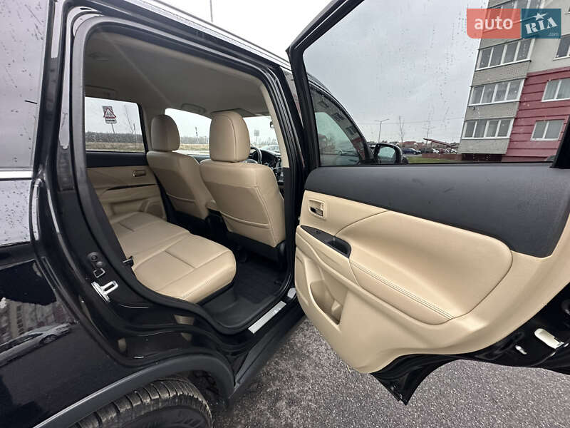 Позашляховик / Кросовер Mitsubishi Outlander 2015 в Вінниці
