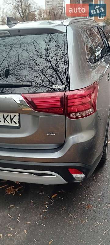 Внедорожник / Кроссовер Mitsubishi Outlander 2020 в Киеве