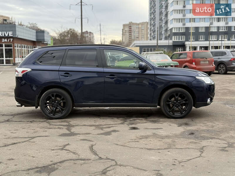 Внедорожник / Кроссовер Mitsubishi Outlander 2013 в Одессе