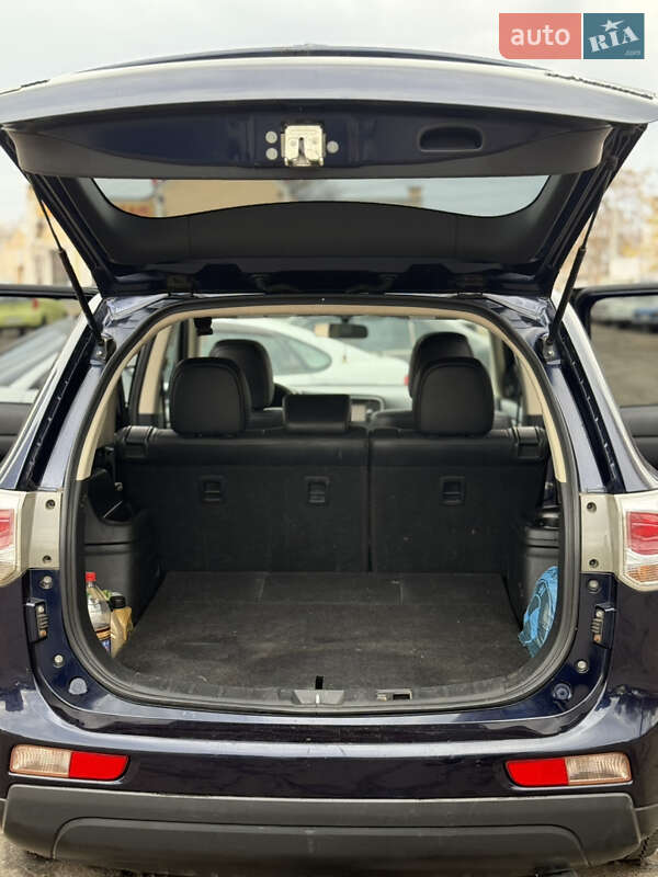 Внедорожник / Кроссовер Mitsubishi Outlander 2013 в Одессе