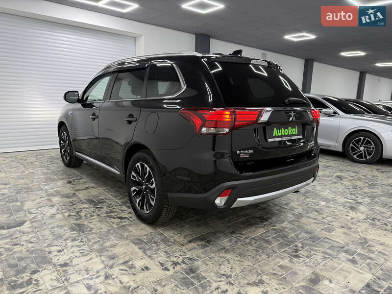 Позашляховик / Кросовер Mitsubishi Outlander 2018 в Одесі