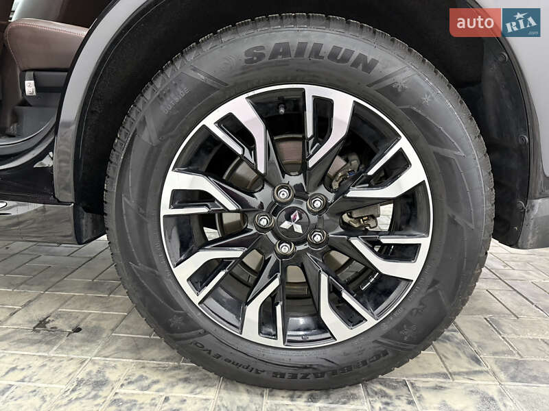 Позашляховик / Кросовер Mitsubishi Outlander 2018 в Одесі