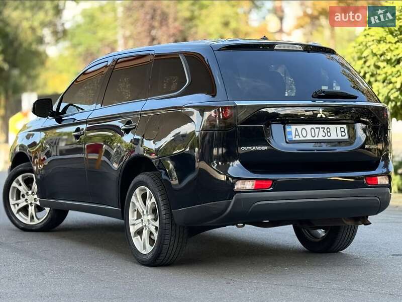 Внедорожник / Кроссовер Mitsubishi Outlander 2013 в Львове