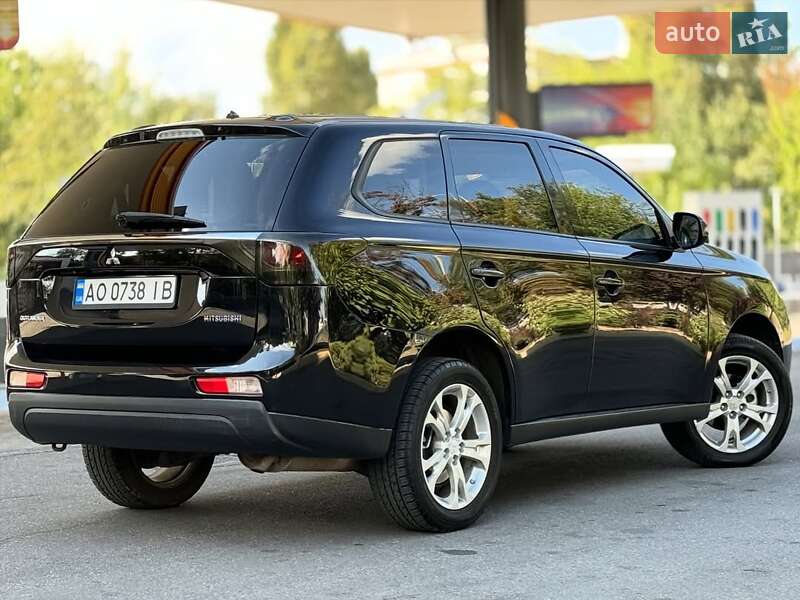 Внедорожник / Кроссовер Mitsubishi Outlander 2013 в Львове