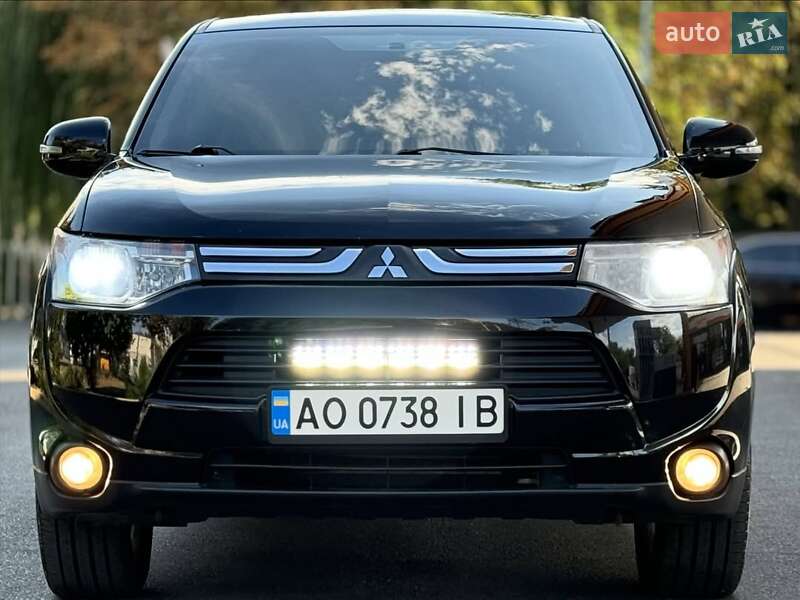 Внедорожник / Кроссовер Mitsubishi Outlander 2013 в Львове