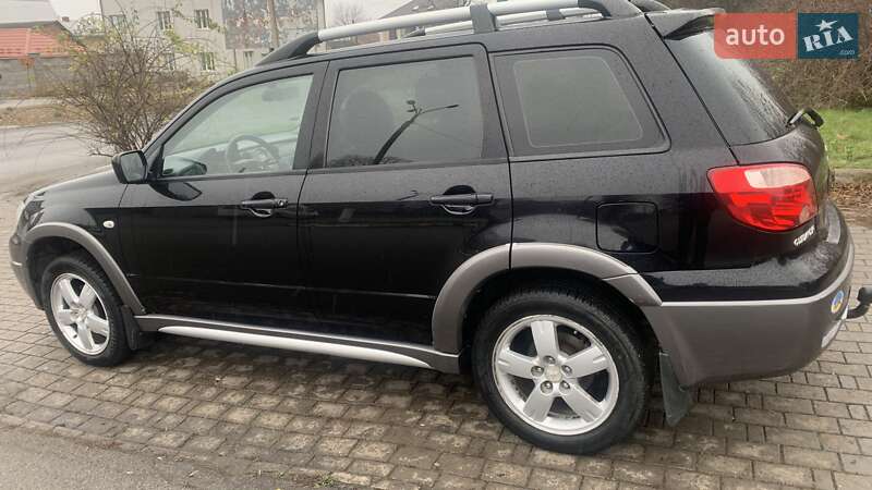 Позашляховик / Кросовер Mitsubishi Outlander 2004 в Кам'янець-Подільському
