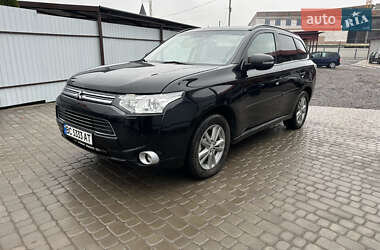 Внедорожник / Кроссовер Mitsubishi Outlander 2014 в Сокале