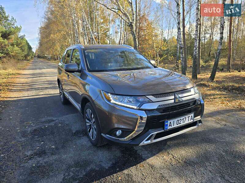 Позашляховик / Кросовер Mitsubishi Outlander 2020 в Вишгороді
