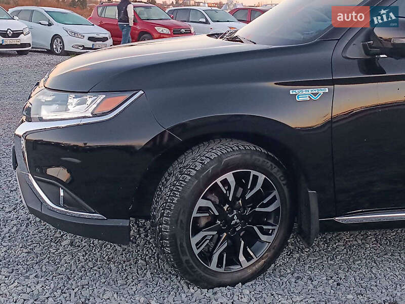 Внедорожник / Кроссовер Mitsubishi Outlander 2018 в Львове