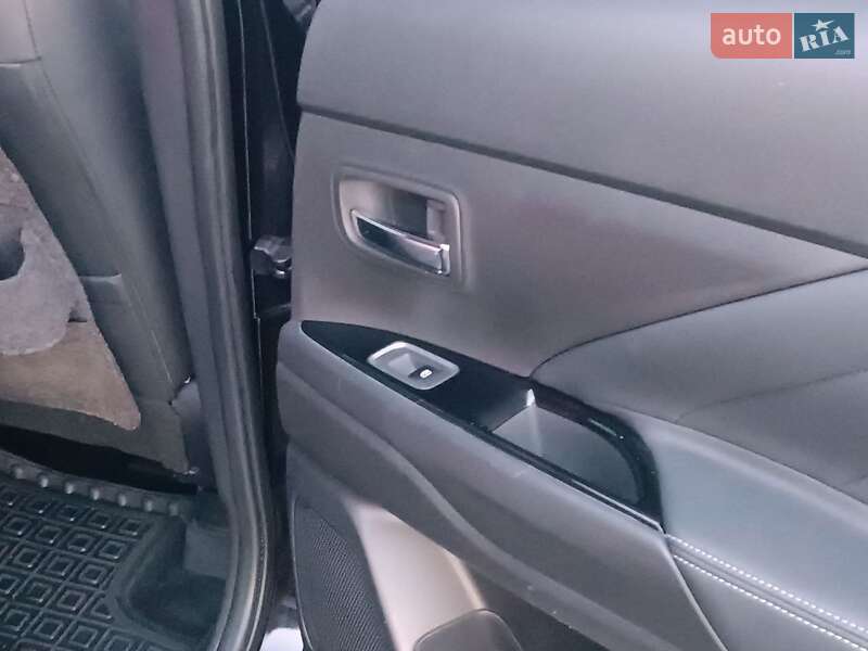 Внедорожник / Кроссовер Mitsubishi Outlander 2018 в Львове