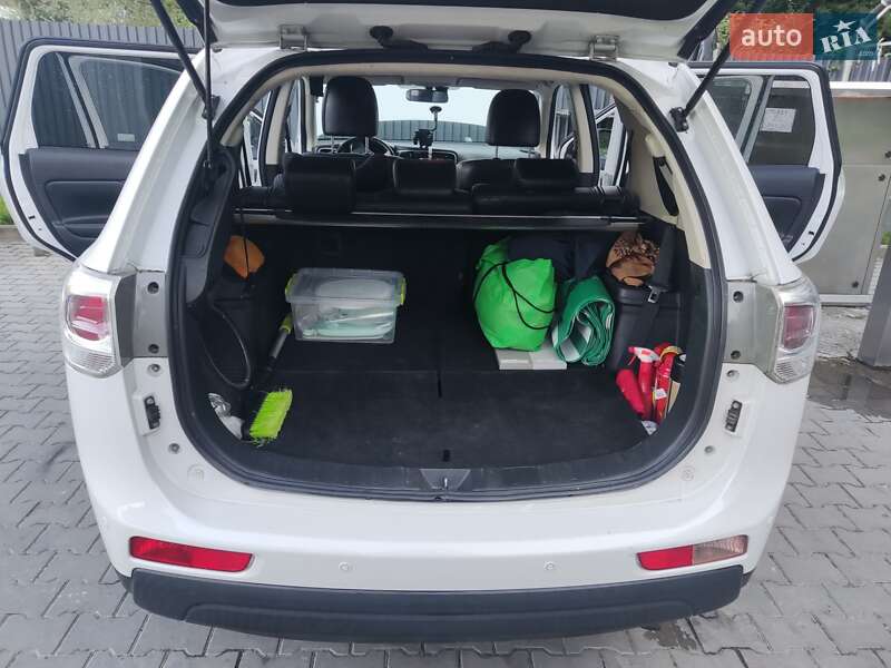 Внедорожник / Кроссовер Mitsubishi Outlander 2013 в Трускавце