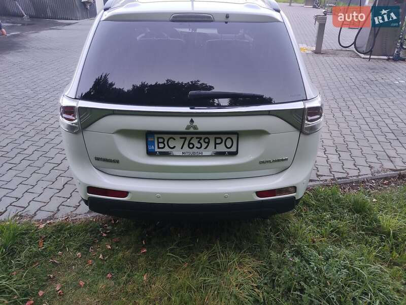 Внедорожник / Кроссовер Mitsubishi Outlander 2013 в Трускавце