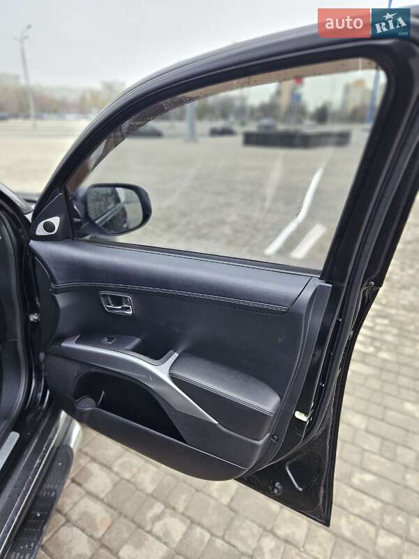 Внедорожник / Кроссовер Mitsubishi Outlander 2010 в Харькове