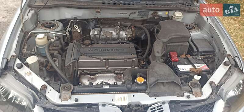 Позашляховик / Кросовер Mitsubishi Outlander 2004 в Краснограді