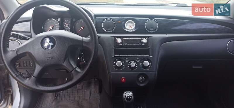 Позашляховик / Кросовер Mitsubishi Outlander 2004 в Краснограді