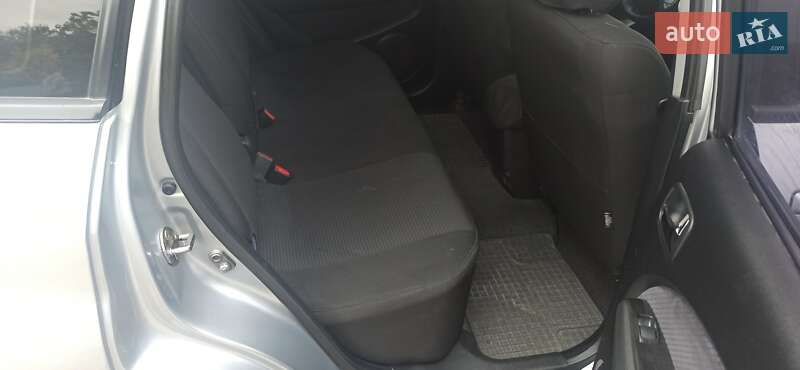 Позашляховик / Кросовер Mitsubishi Outlander 2004 в Краснограді