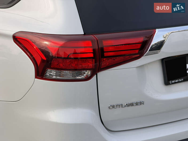 Внедорожник / Кроссовер Mitsubishi Outlander 2020 в Ужгороде