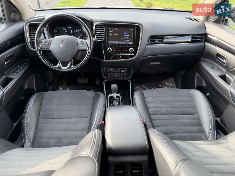 Внедорожник / Кроссовер Mitsubishi Outlander 2020 в Ужгороде