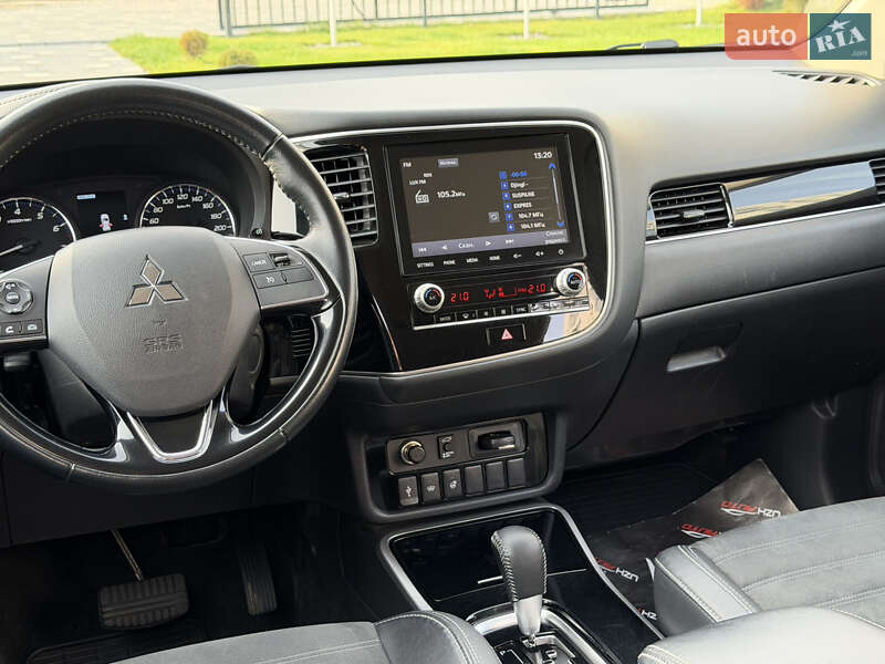 Внедорожник / Кроссовер Mitsubishi Outlander 2020 в Ужгороде