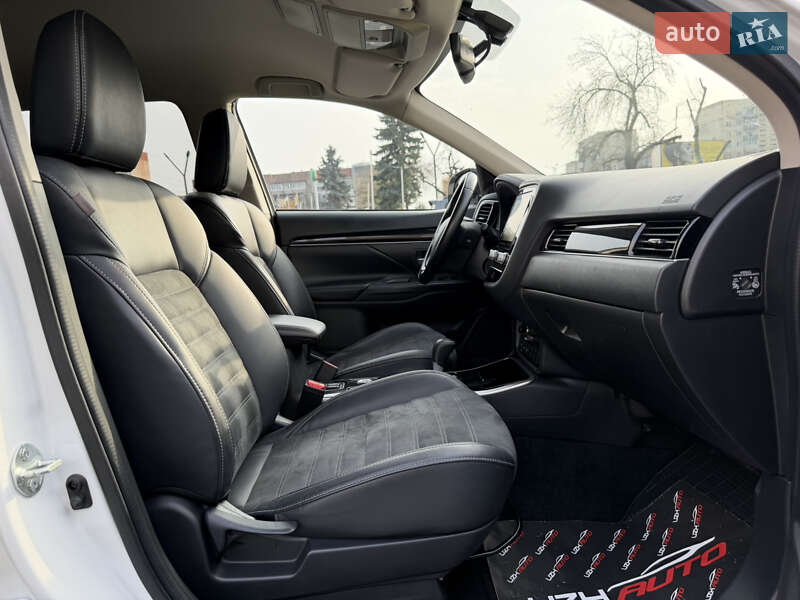 Внедорожник / Кроссовер Mitsubishi Outlander 2020 в Ужгороде