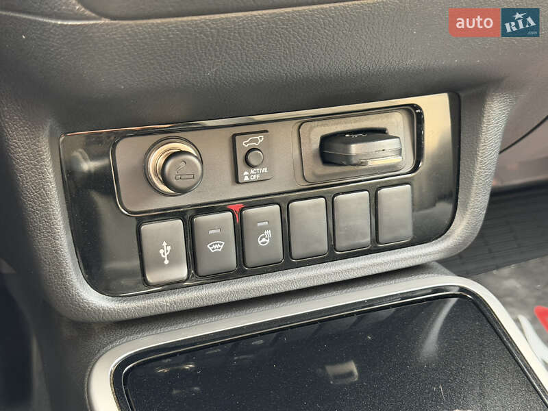 Внедорожник / Кроссовер Mitsubishi Outlander 2020 в Ужгороде