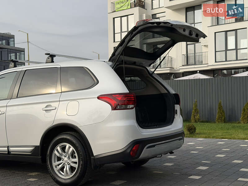 Внедорожник / Кроссовер Mitsubishi Outlander 2020 в Ужгороде