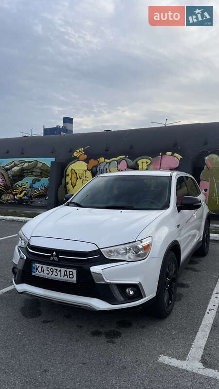 Внедорожник / Кроссовер Mitsubishi Outlander 2017 в Киеве