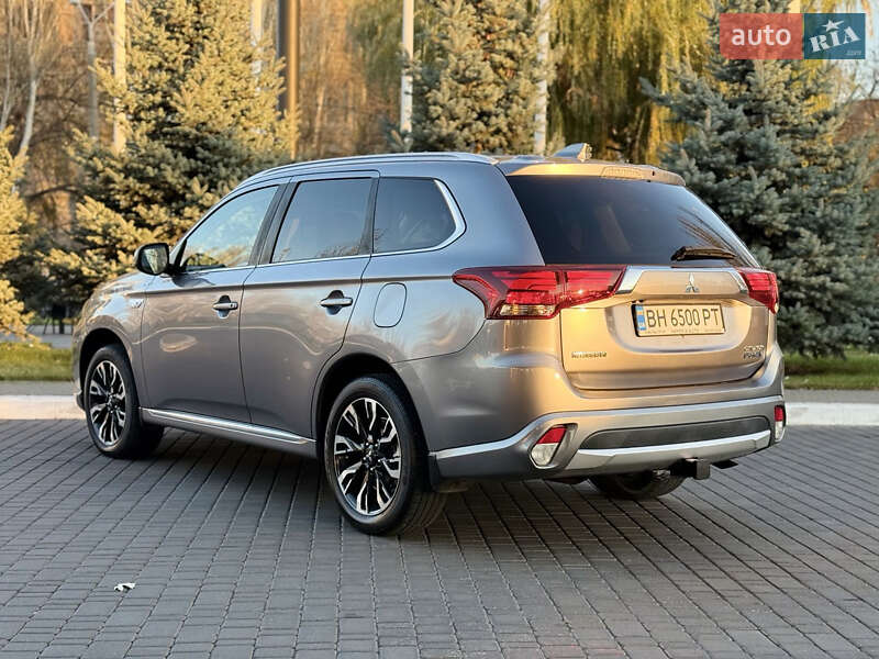Позашляховик / Кросовер Mitsubishi Outlander 2018 в Одесі