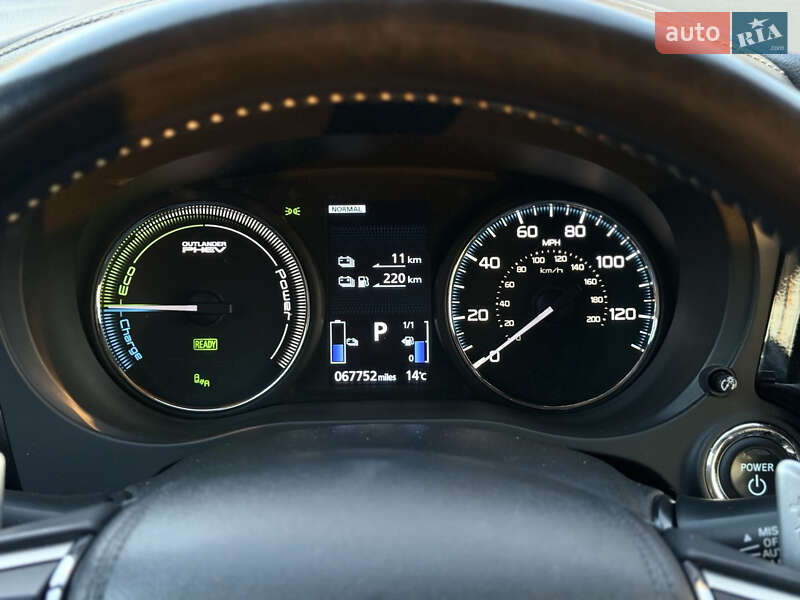 Позашляховик / Кросовер Mitsubishi Outlander 2018 в Одесі