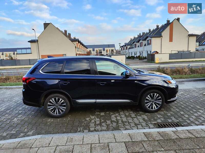 Внедорожник / Кроссовер Mitsubishi Outlander 2020 в Виннице