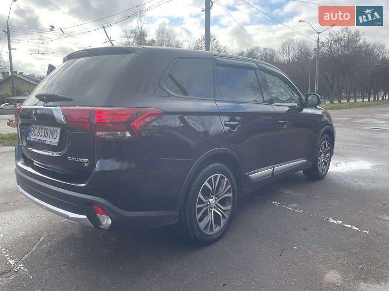 Позашляховик / Кросовер Mitsubishi Outlander 2015 в Львові