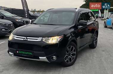 Позашляховик / Кросовер Mitsubishi Outlander 2015 в Києві