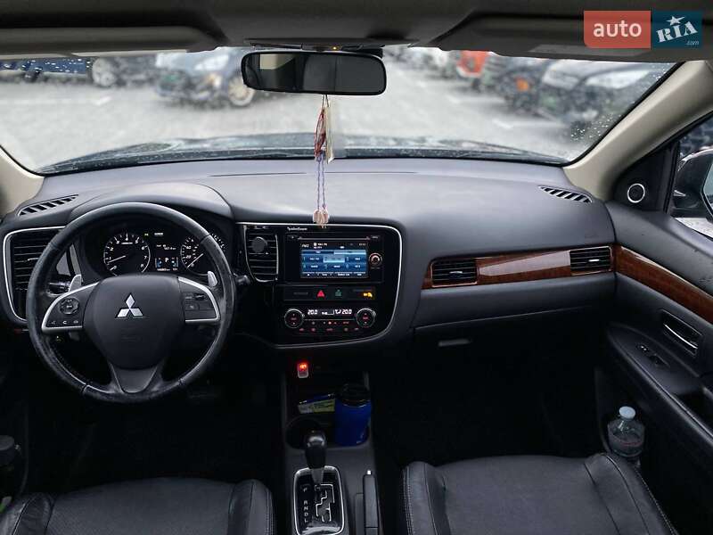 Внедорожник / Кроссовер Mitsubishi Outlander 2015 в Киеве