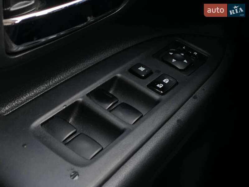 Внедорожник / Кроссовер Mitsubishi Outlander 2015 в Киеве